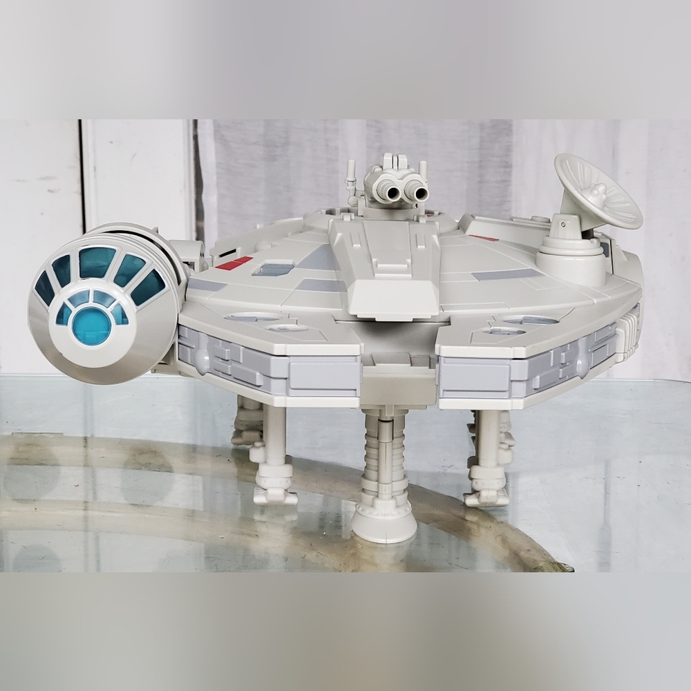 Star Wars Millenium Falcon, The Disney Store London, Makes Sounds & Lights Up